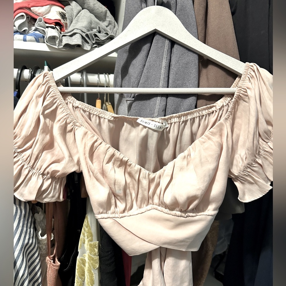 Girly crop top. So pretty on. Size medium.